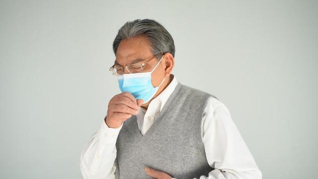 肺炎咳嗽吐白痰_肺炎吐白痰吃什么药好_肺炎吐白痰