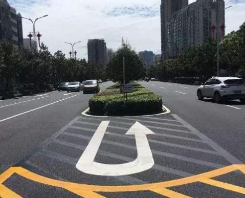 路口导向线标志_路口导向线标志牌_路口导向线的标志