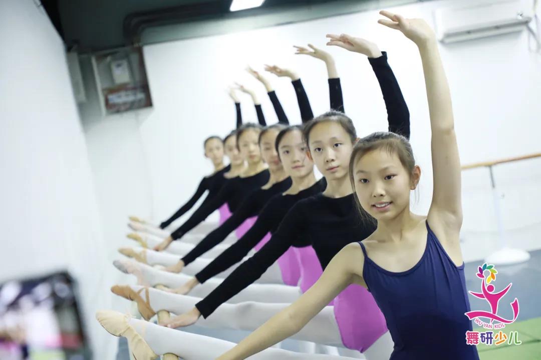 中等艺术职业生学校招生条件_中等职业学校艺术生_中等专业艺术学校