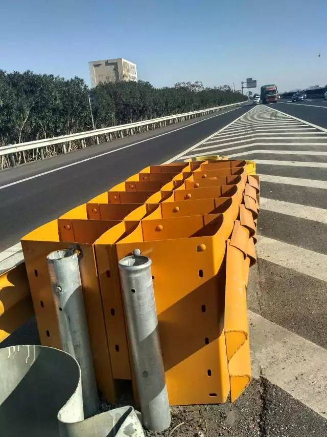 导向路口大全线标志图片_路口导向线大全_路口导向线怎么走视频