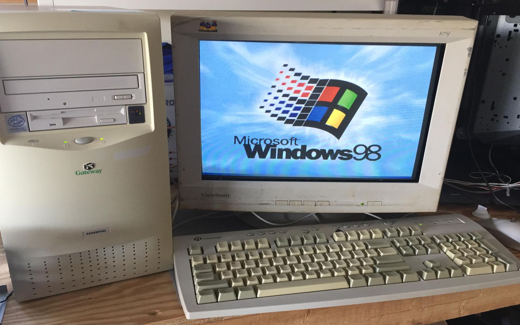 win98电脑_电脑win98模拟器_电脑win98系统