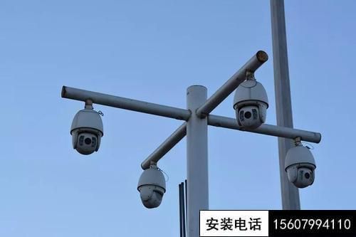 路口监控图片-城市生活的见证者：路口监控摄像头记录的喧嚣与安静