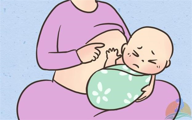 新生婴儿吃完奶后打嗝-母爱温馨时刻：宝宝吃奶后的安详打嗝，是幸福与满足的表达