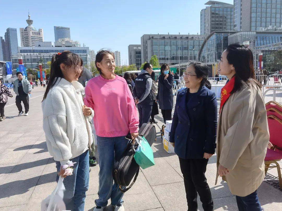 十字路口调出监控道路画面视频_如何调出道路十字路口监控画面_十字路口监控