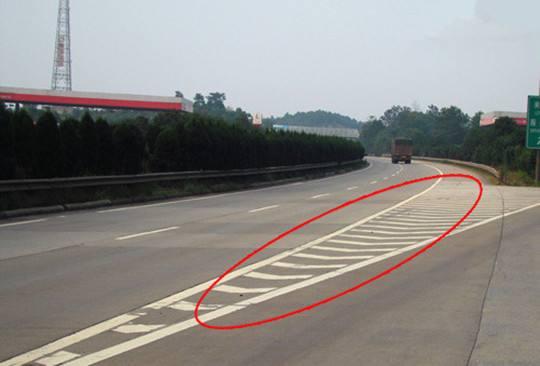 路口导向线怎么走视频_导向路口大全线标志图片_路口导向线大全