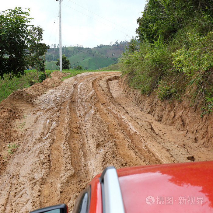 农村道路建设的意义-农村道路的变革：从坑洼泥泞到宽敞平坦，带来诸多好处